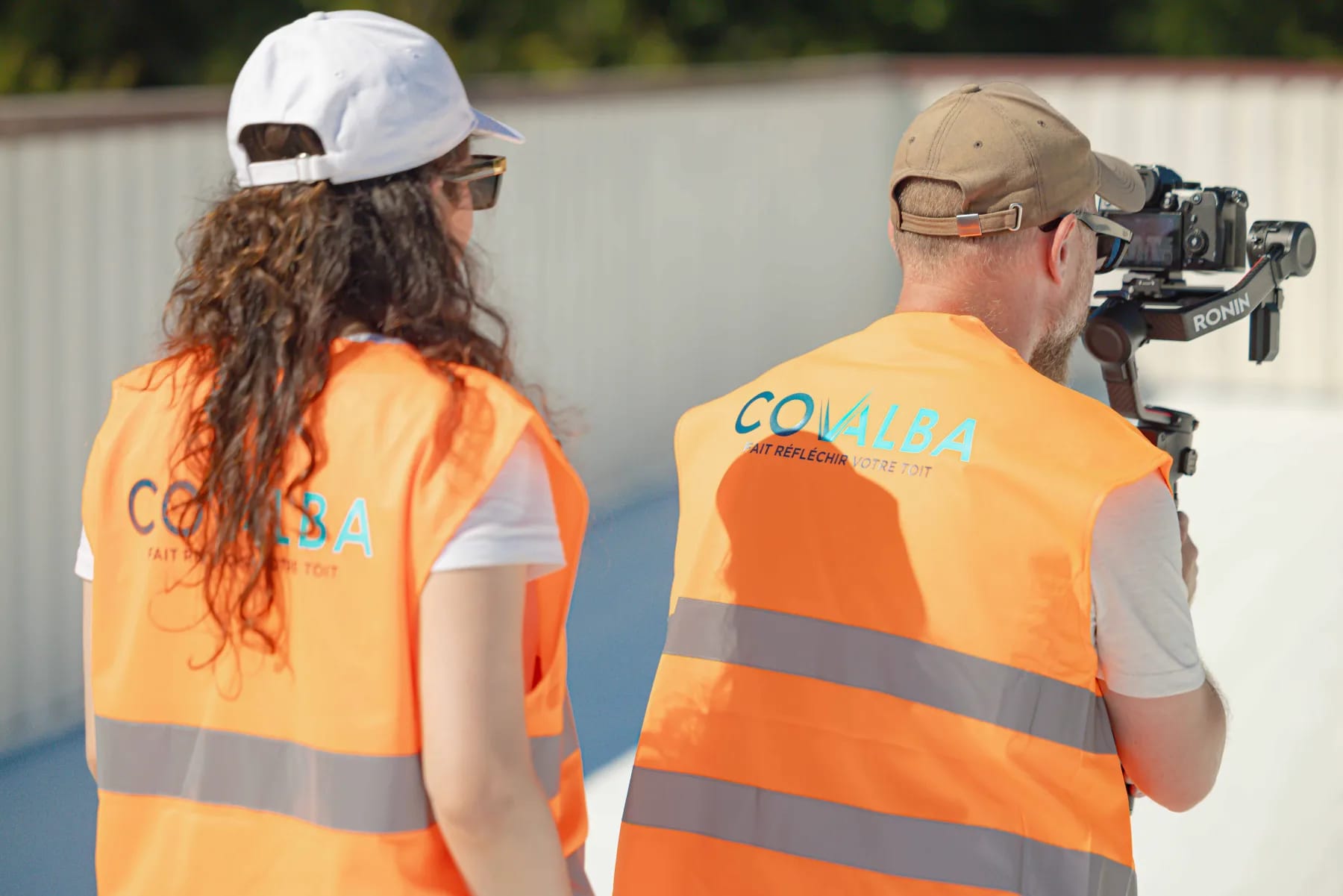 Équipe Covalba diagnostiquant une toiture en situation de conseil sur chantier